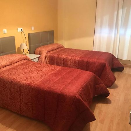 Hostal Restaurante Milenium 호텔 Torremegía 외부 사진
