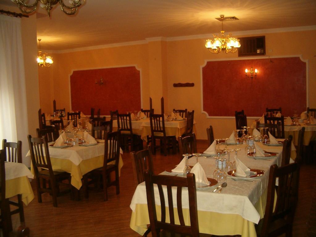 Hostal Restaurante Milenium 호텔 Torremegía 외부 사진