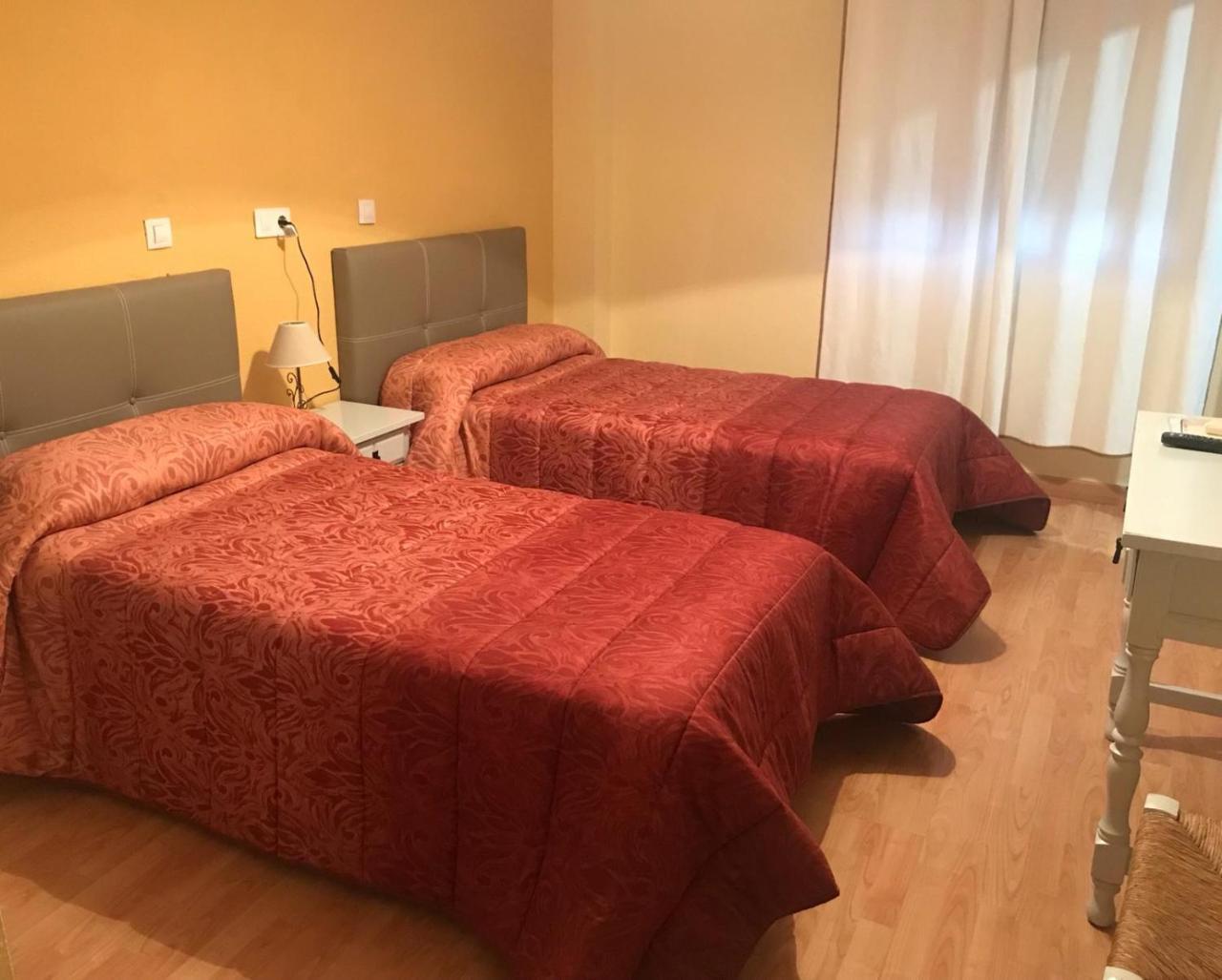 Hostal Restaurante Milenium 호텔 Torremegía 외부 사진