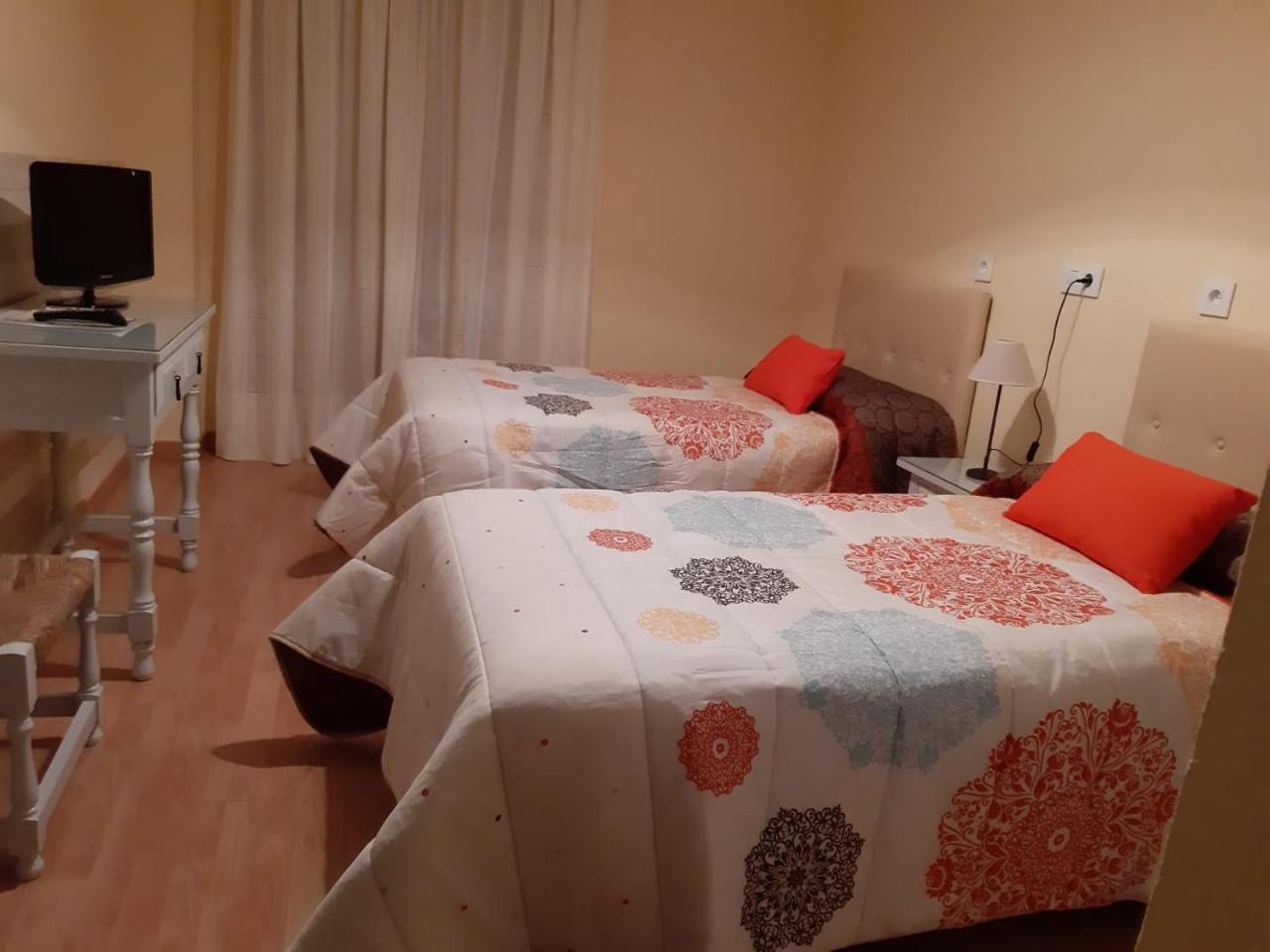 Hostal Restaurante Milenium 호텔 Torremegía 외부 사진