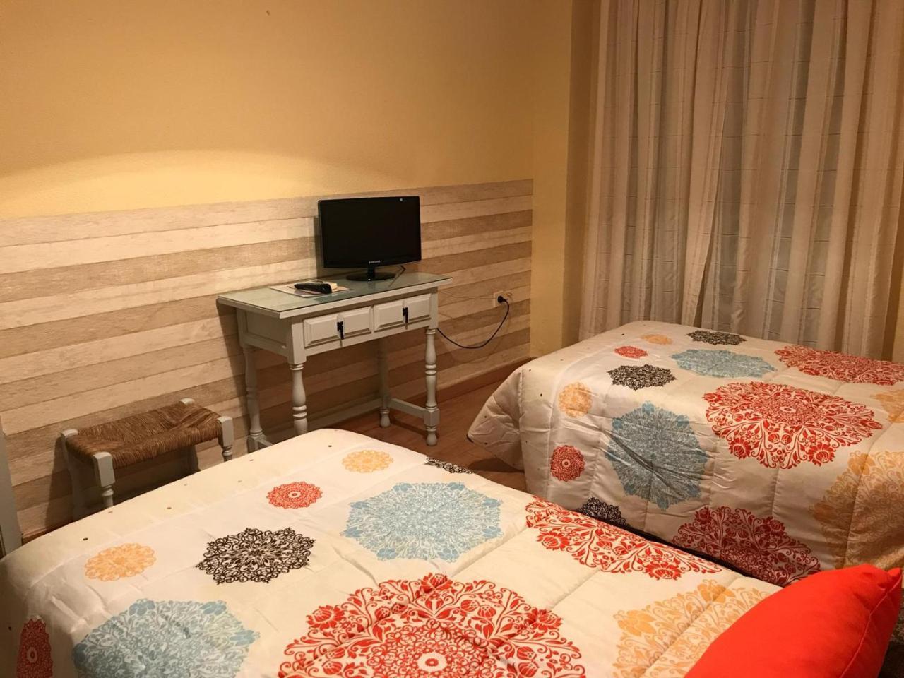 Hostal Restaurante Milenium 호텔 Torremegía 외부 사진