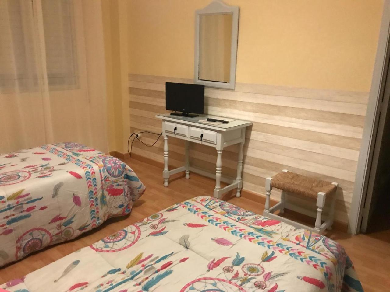 Hostal Restaurante Milenium 호텔 Torremegía 외부 사진